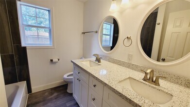 Building Photo - 4034 Dreyfus St