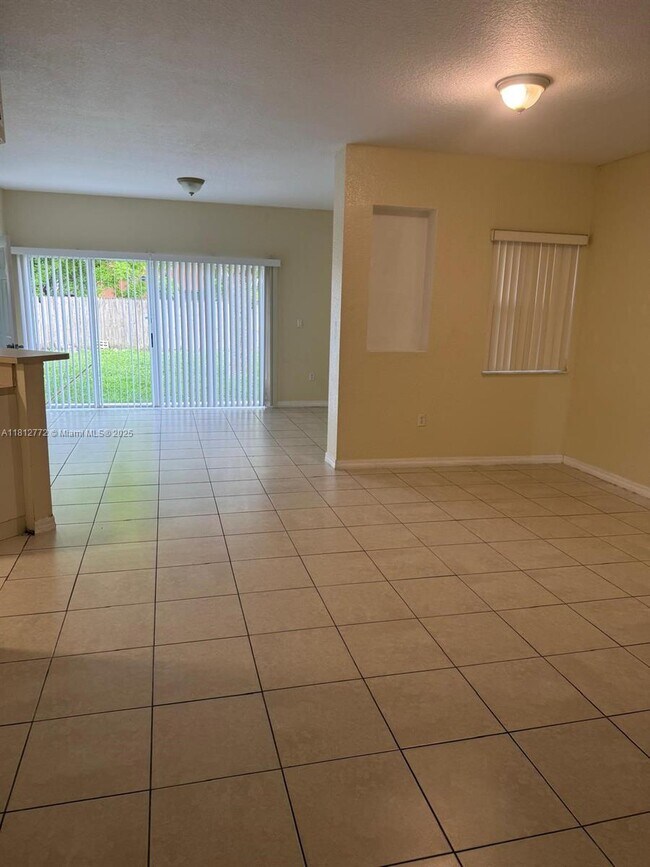 Foto del edificio - 940 SW 6th Ct