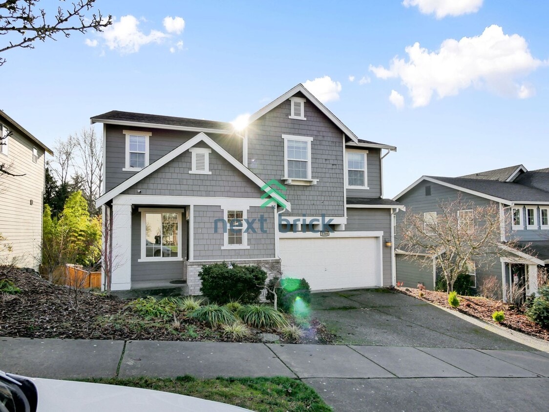 5 Bed and 3.5 Bath Single-family Home is A... - 5 Bed and 3.5 Bath Single-family Home is A...