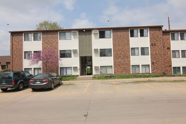 Building Photo - 2 BR 1ba on Benton Dr - Ready August 1st