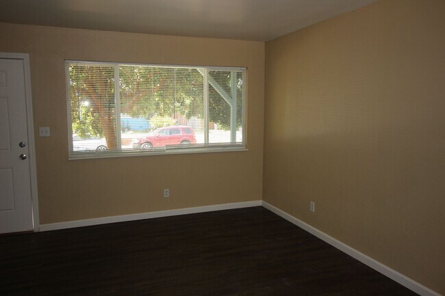 Foto del edificio - 4441 Yukon Dr