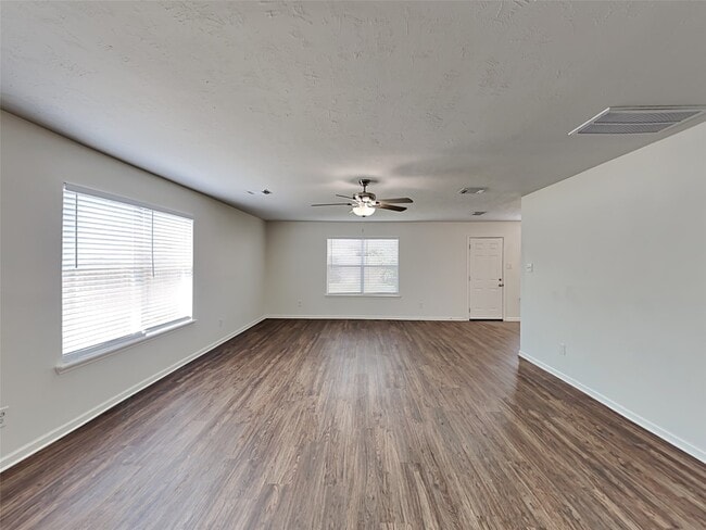Building Photo - 4407 Crossvine Ave