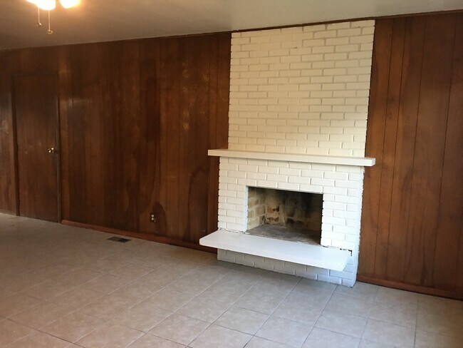 Building Photo - 7836 Roy Rd