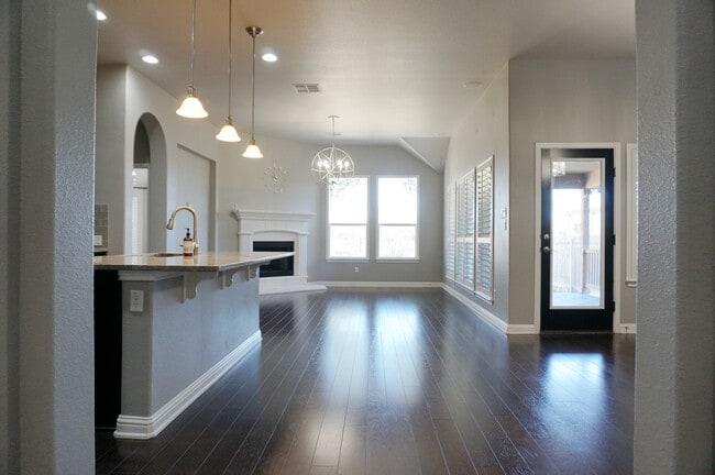 Building Photo - 6620 Estana Ln