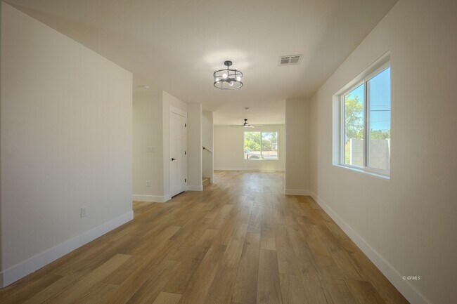 Foto del edificio - 818 W 7th St