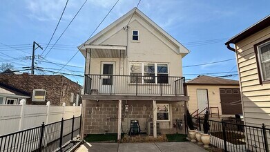 Building Photo - 2918 S Poplar Ave