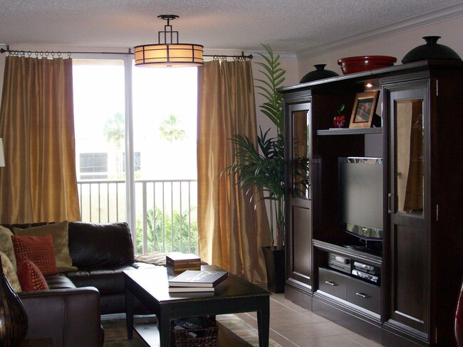 Building Photo - 1801 N Flagler Dr