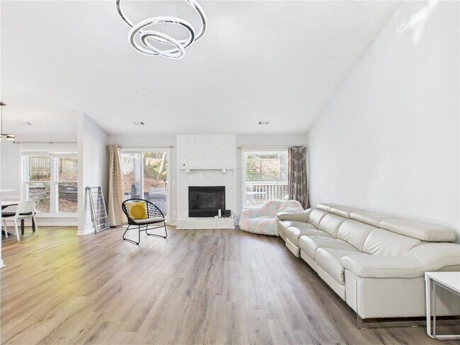 Foto del edificio - 4060 Brooks Bridge Crossing