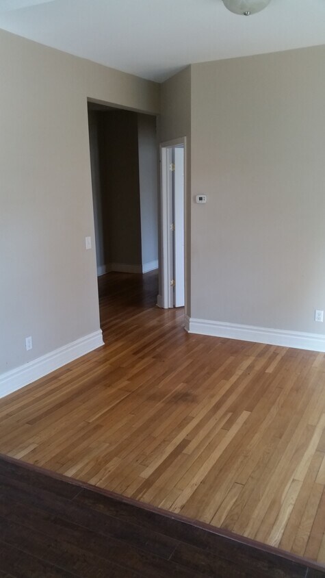 Livingroom pic 2 - 1223 Selby Ave
