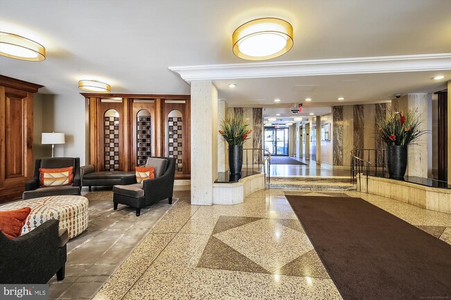 Foto del edificio - 1111 University Blvd W