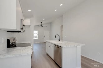 Building Photo - 209 Idalou Wy