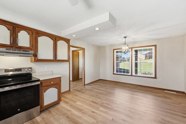 Building Photo - 1325 Sun Valley Rd