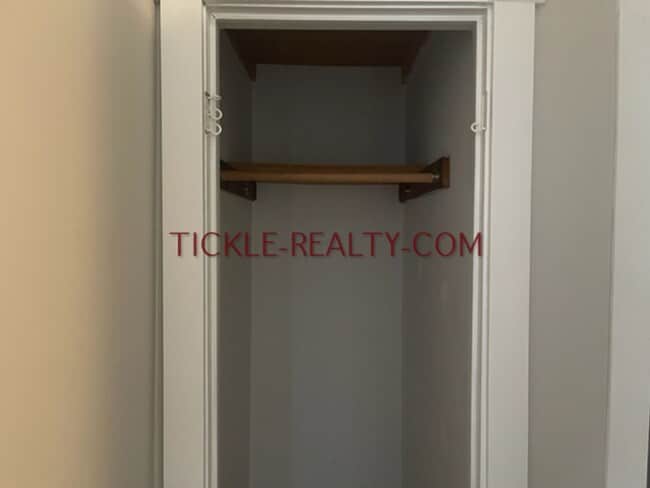 Building Photo - 626 University Ave