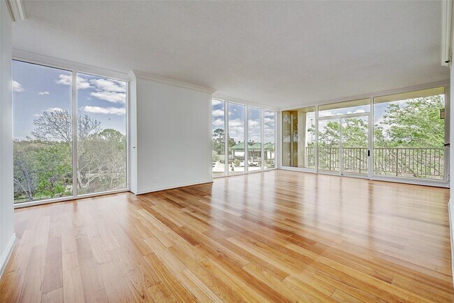 Foto del edificio - 121 N Post Oak Rd