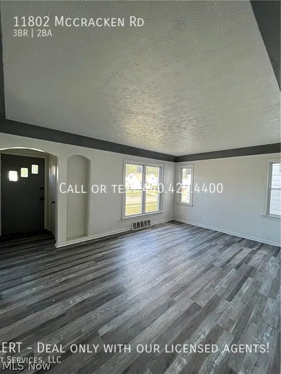 Building Photo - Cozy Cape cod 3 Bedroom 2 Bathroom