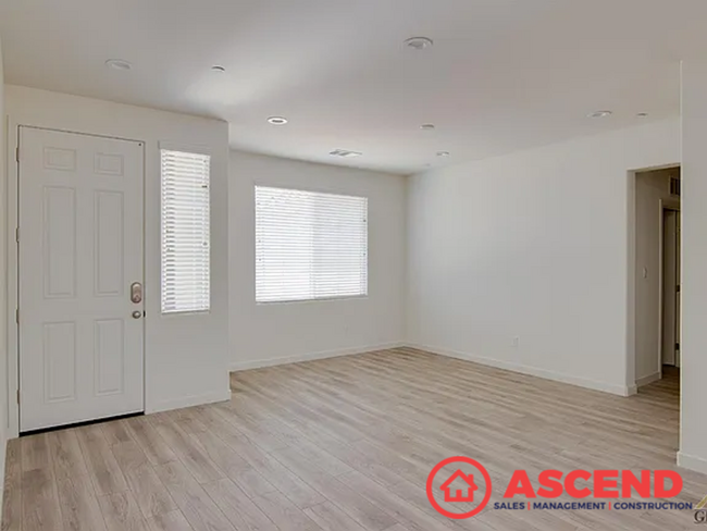 Foto del edificio - Alluring Home Off Hageman and Rudd Ave!