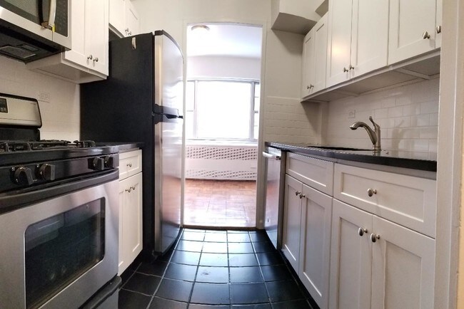 Foto del edificio - 333 E 46th St