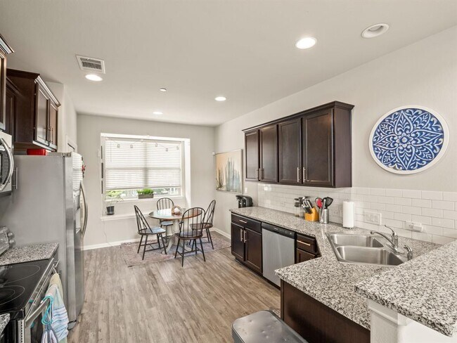 Foto del edificio - 516 E Slaughter Ln