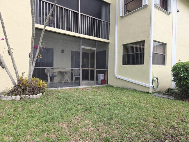 Foto del edificio - Fully furnished Lake View Condo in Gated Community