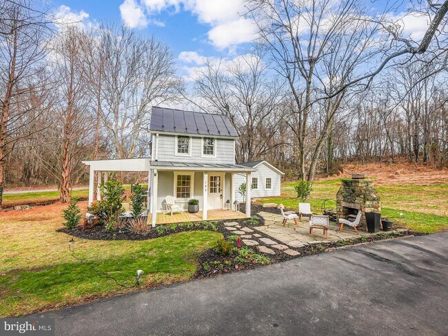 Foto del edificio - 102 N Rogers St