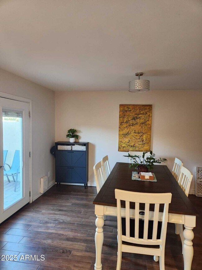 Foto del edificio - 1379 N 44th St