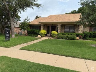 Building Photo - 1005 Summertree Cir
