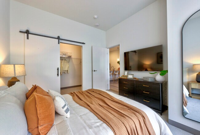 Castillo - Dormitorio - Chagrin Riverwalk Phase III