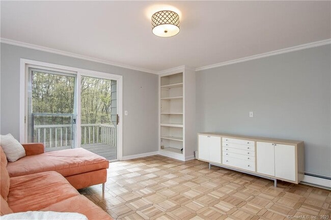 Building Photo - 241 Maple Rd