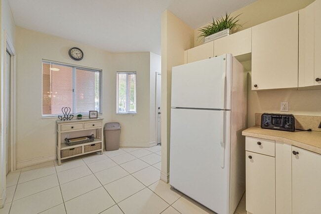 Building Photo - ** Immaculate Blue Heron Sanctuary Condo ~ Available ASAP **