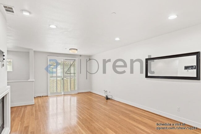 Building Photo - 4 Muller Pl