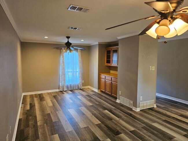 Foto del edificio - 405 Atkerson Ln