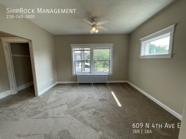 Foto del edificio - 609 N 4th Ave E