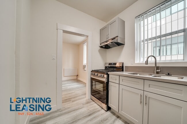 Building Photo - 343 S Alvarado St