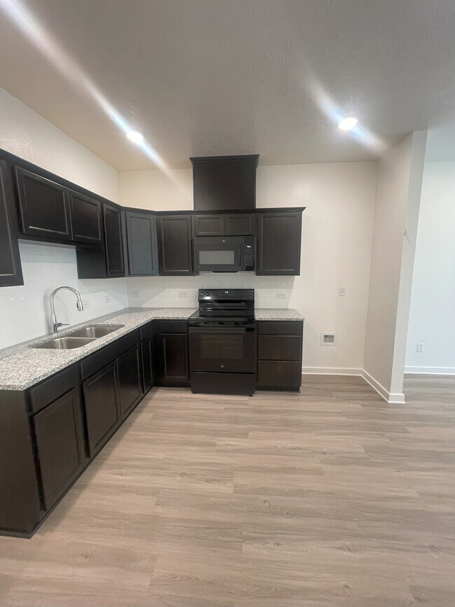 Foto del edificio - 1612 W 5th St