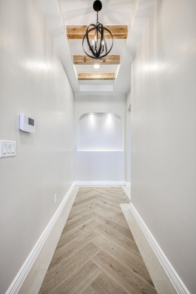 Foto del edificio - Beautiful East side House 4 bed-2.5 baths, part of The Club that includes Swimming Pool, Gym, Ten...