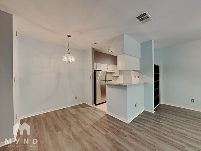 Foto del edificio - 2450 Wickersham Ln