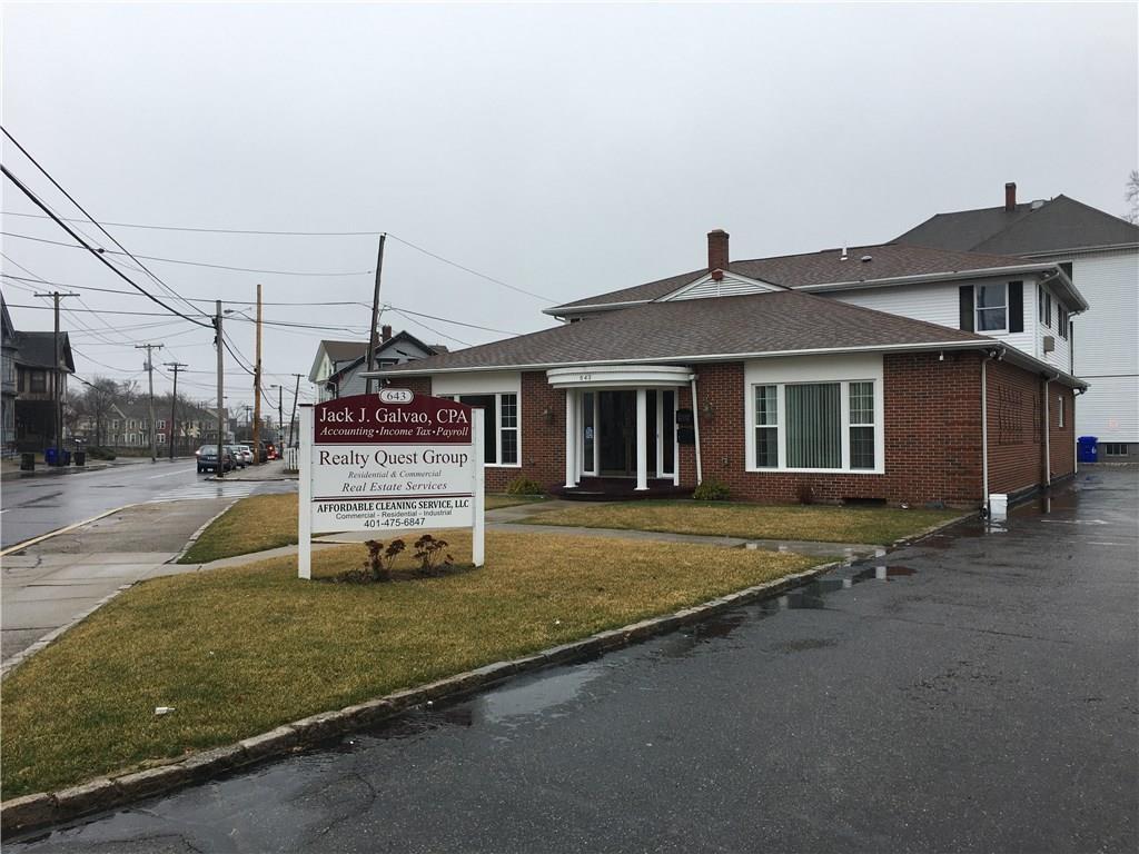 Foto principal - 643 Main St
