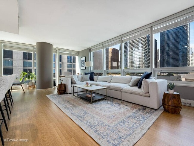 Foto del edificio - 340 E Randolph St
