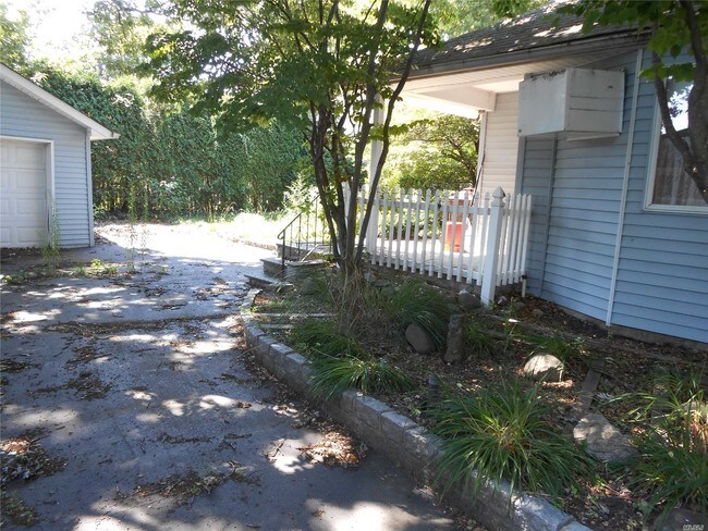 Building Photo - 227 Wellington Rd