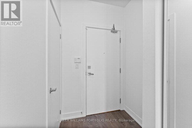 Building Photo - 75-1175 The Donway W