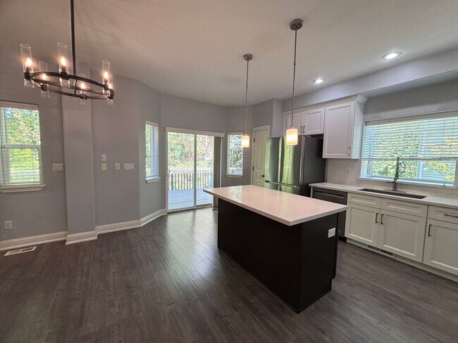 Building Photo - 4 Bedroom Canyon Creek Estates Home!