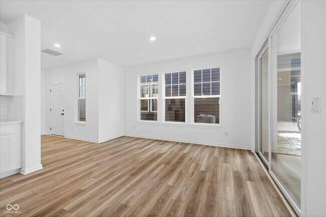 Foto del edificio - 16067 Meadow Frost Ct