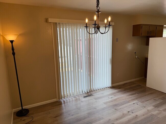 Foto del edificio - 3085 Saint Johns Ave