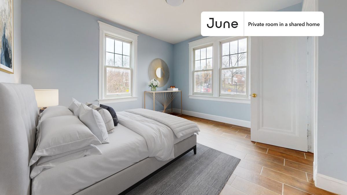 Foto principal - Private bedroom in 7 bed/6 bath Home