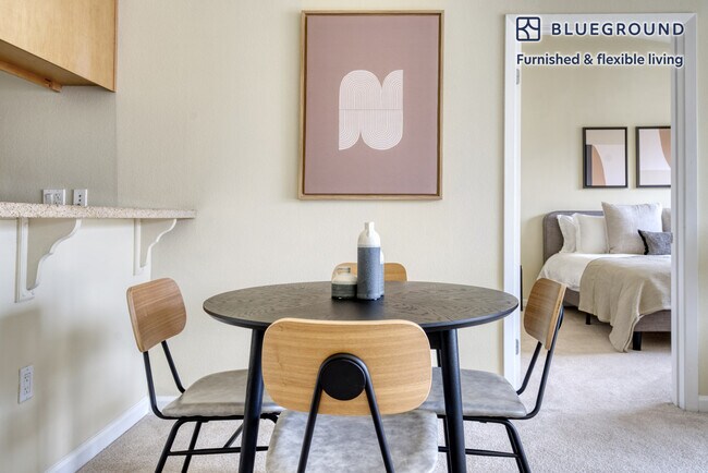 Foto del edificio - 853 Commodore Dr