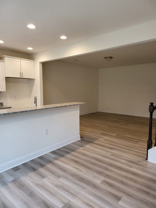 Building Photo - 1405 Sunset Peak Way
