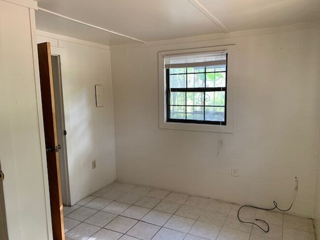 Foto del edificio - Lovely 1 Bedroom, 1 Bathroom Apartment