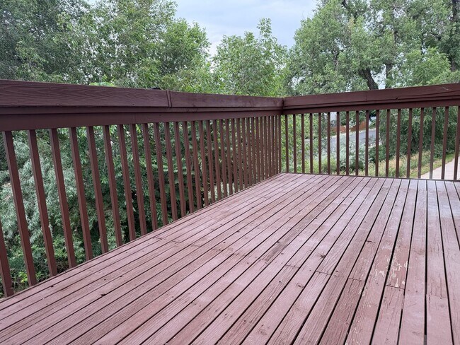 Building Photo - 3 bed/2.5 bath townhome available for rent