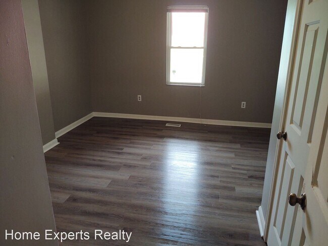 Foto del edificio - 1121-1123 N Lowry Ave