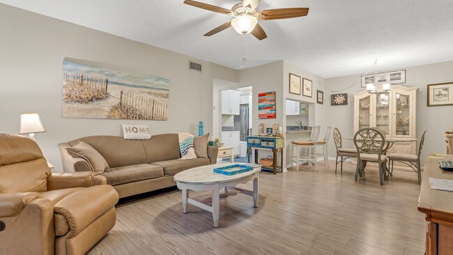 Foto del edificio - 1871 Pine Ridge Way W